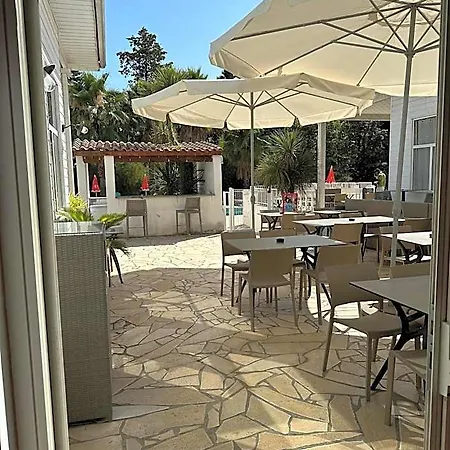 & Restaurant Le Mejean - Parc Des Expositions 2*